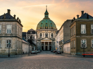 Khám khá các Địa Điểm Du Lịch Nổi Tiếng Của Đan Mạch
